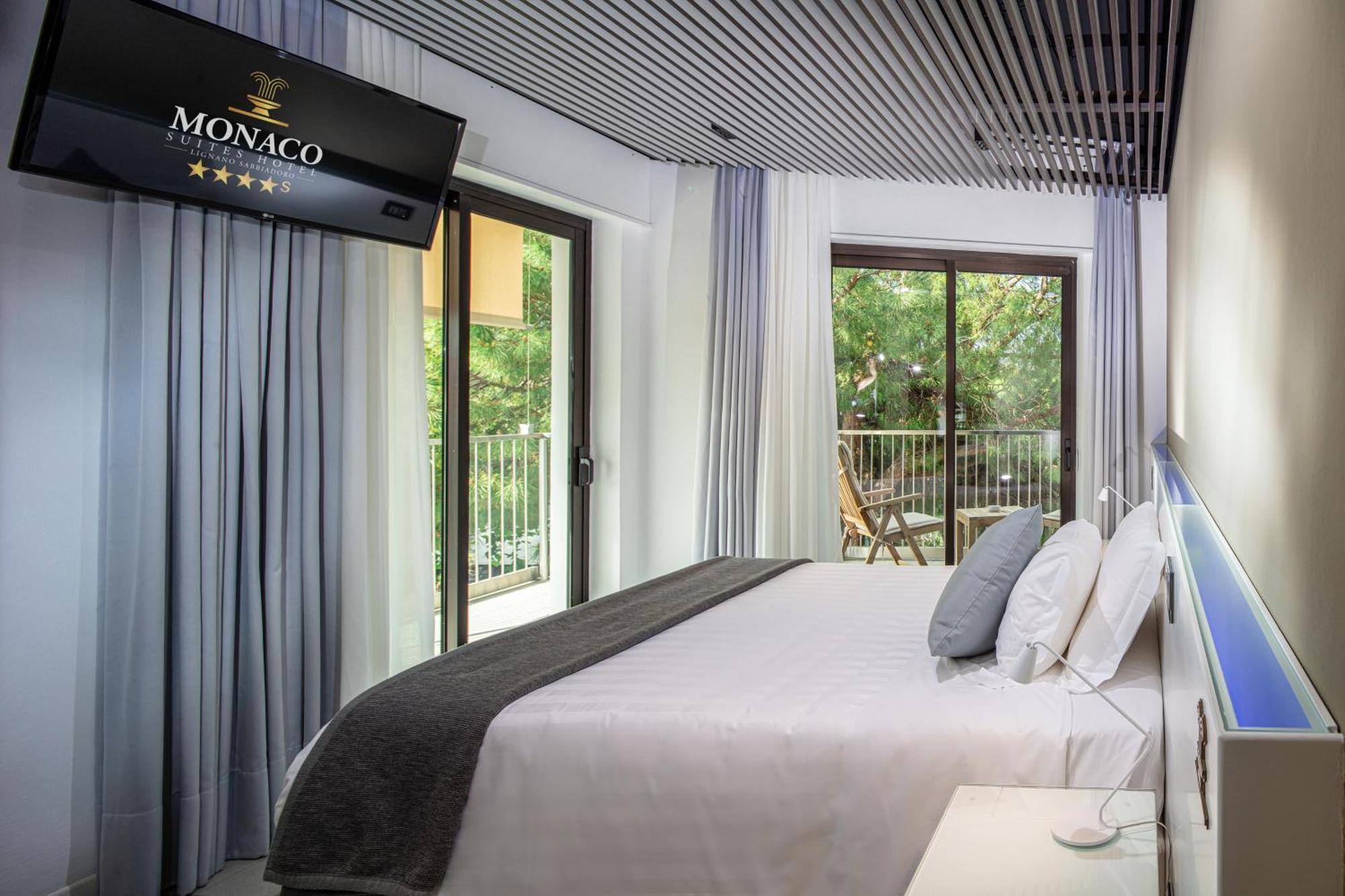 Monaco Suites Hotel Lignano Sabbiadoro Room photo